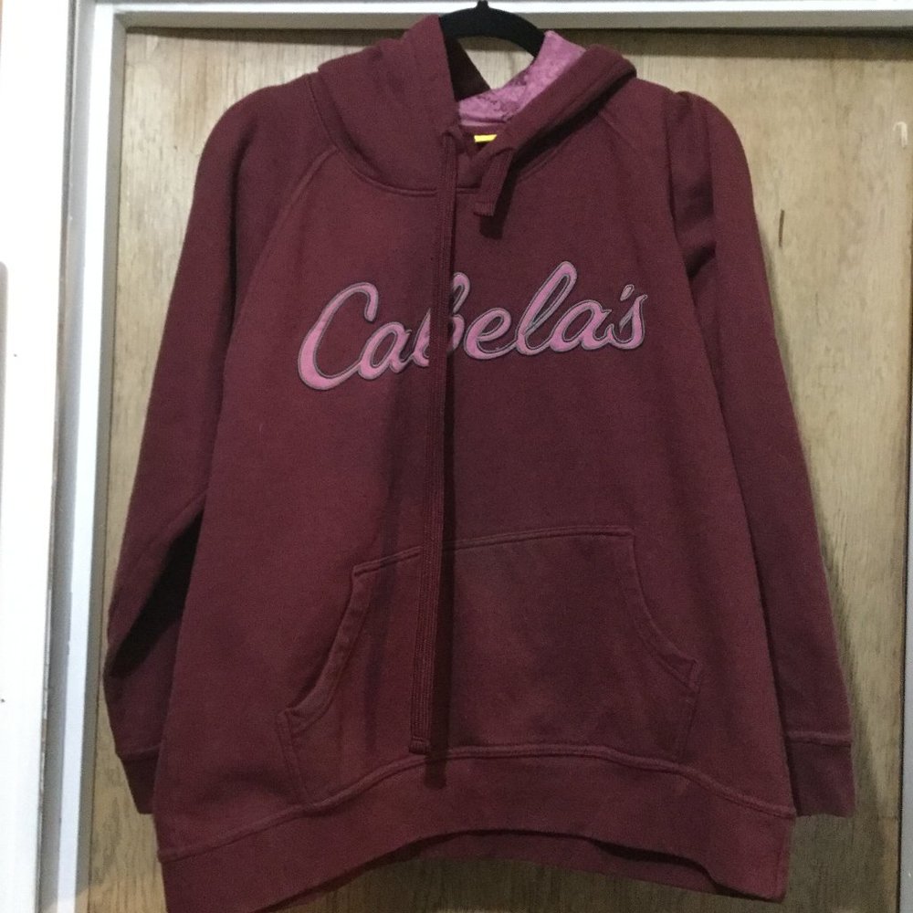 Cabela's burgundy hoodie size large inside hood different color